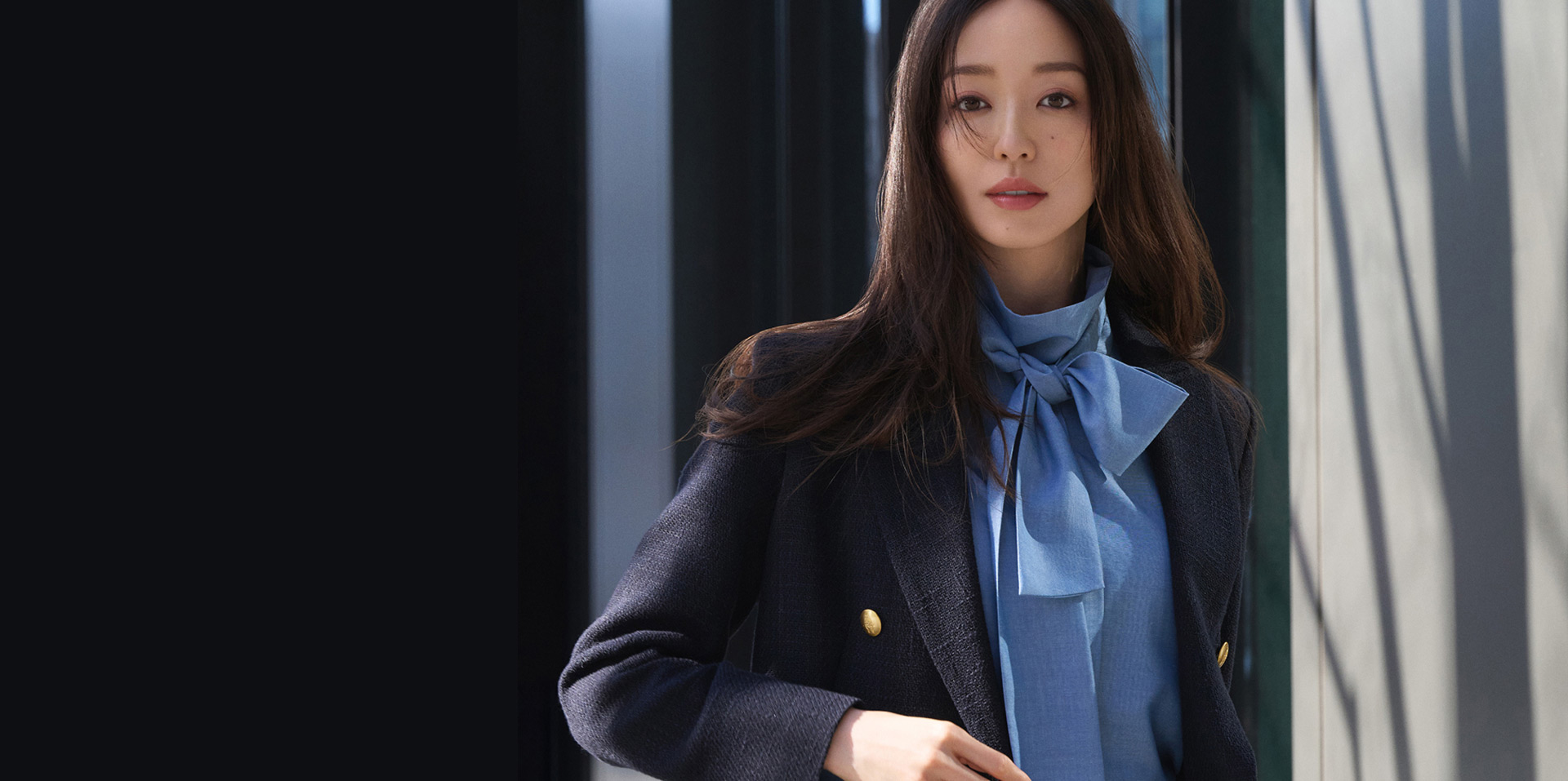 松島花、春を格上げする紺ブレエレガンス